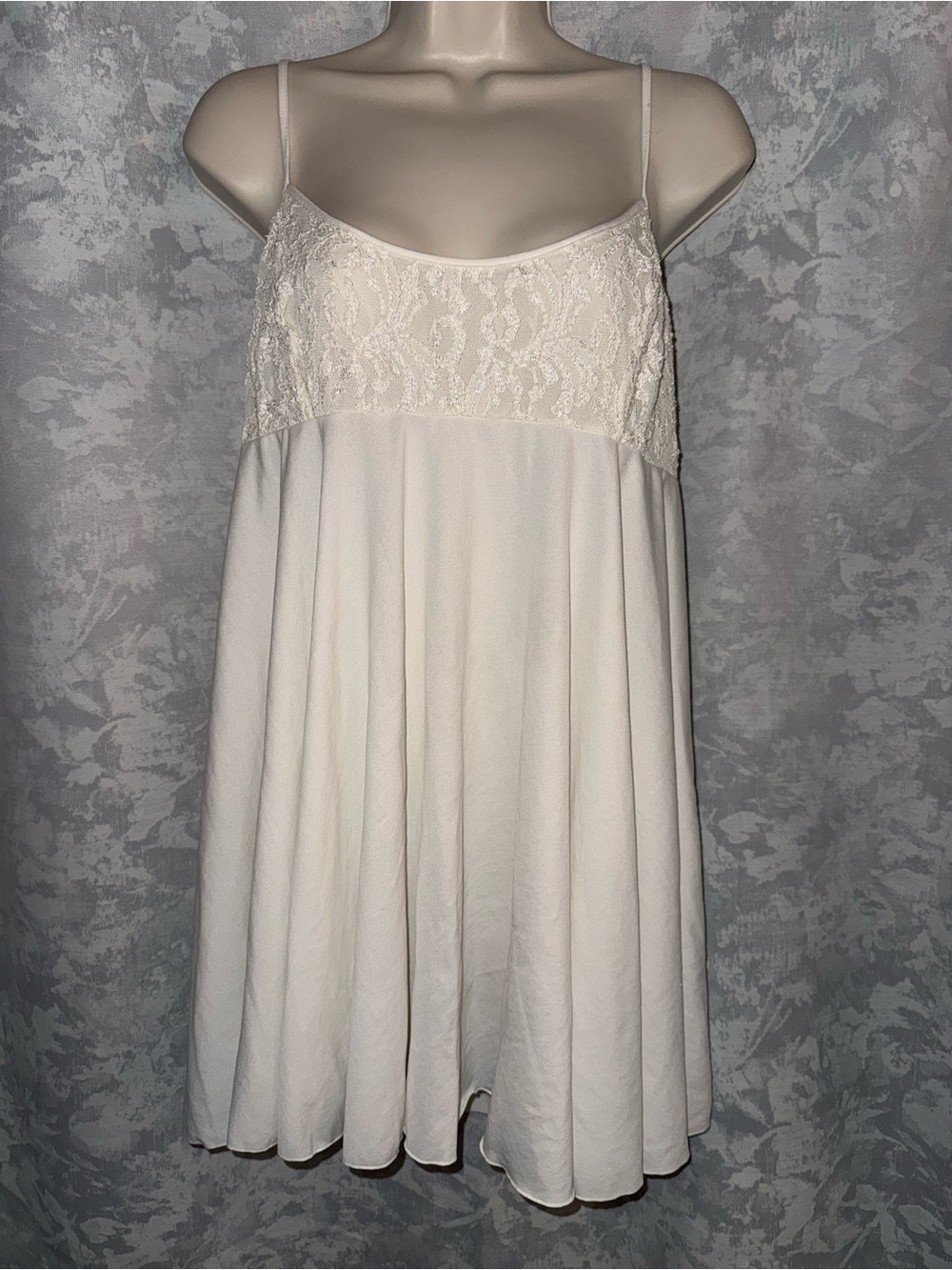 Victoria's Secret Gold Label Cream Lace Spaghetti Strap Chemise
